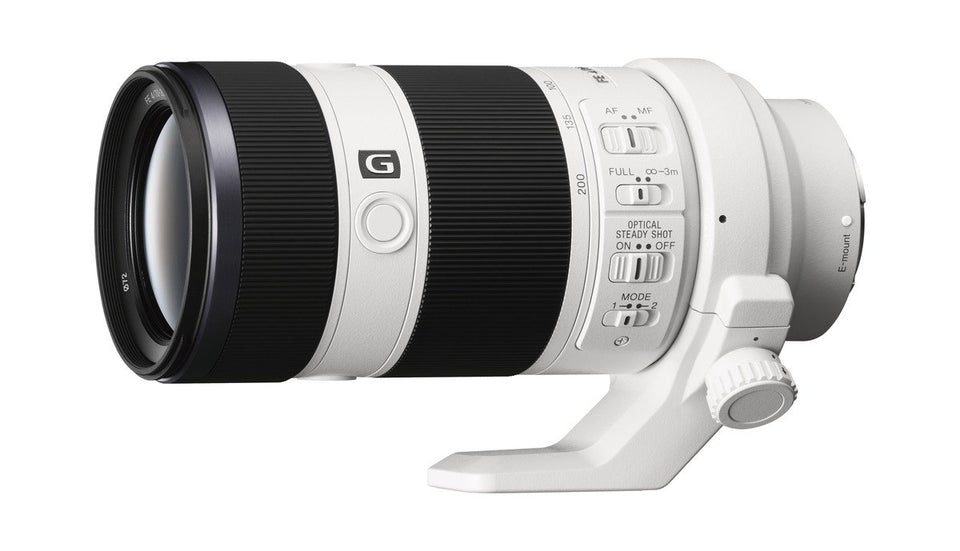 Sony FE 70-200mm f/4 G OSS lens side profile highlighting compact, lightweight telephoto for Sony Alpha