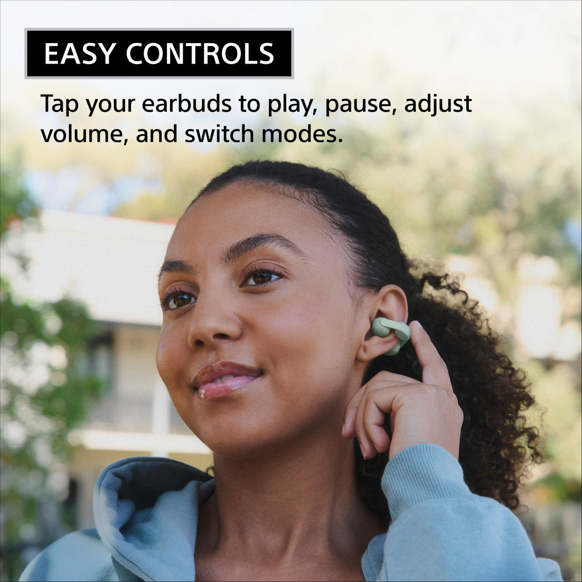 Sony LinkBuds Clip AI-powered calls with clear voice pickup.