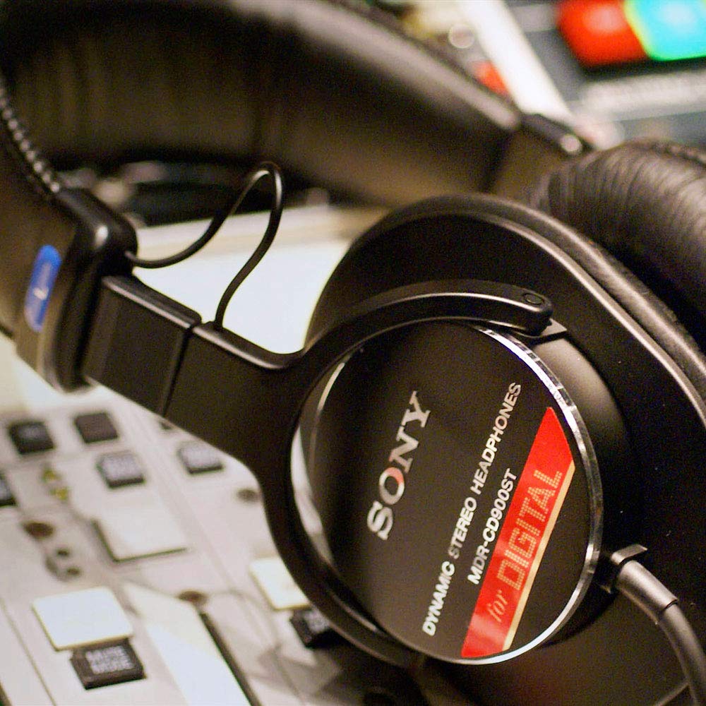 Sony MDR-CD900ST Japan Import packaging highlights authentic studio heritage.