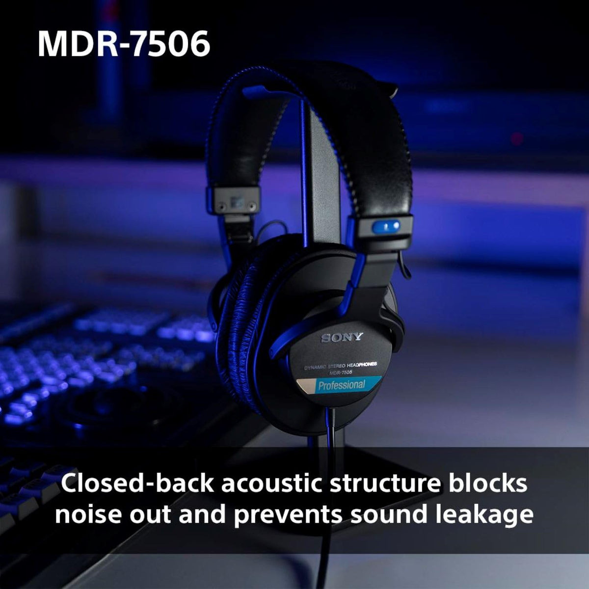Sony MDR7506 stereo Unimatch plug supports 1/4 and 1/8 inch adapters.
