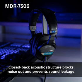 Sony MDR7506 stereo Unimatch plug supports 1/4 and 1/8 inch adapters.