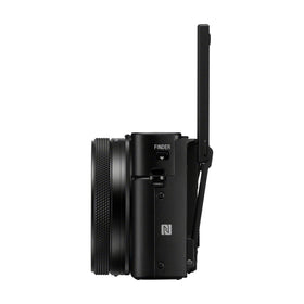 Compact design of the RX100 VII fits in pockets for travel