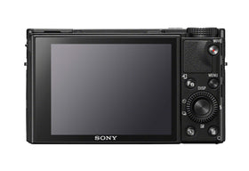 Real-time tracking and Eye AF enhance candid shots on the RX100 VII