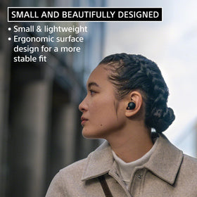 The Sony WF-1000XM5 charging-case-closeup underlines fast top-up in minutes.