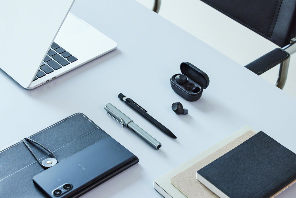 Multipoint Bluetooth keeps two devices connected for seamless switching.