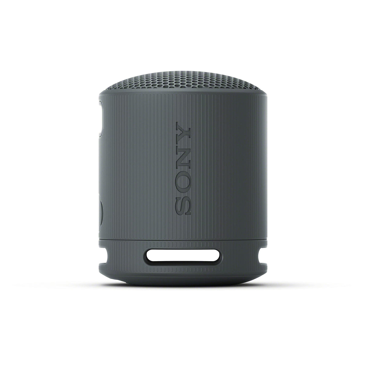 Sony SRS-XB100 poolside wet proofing demonstration, worry-free outdoor playback