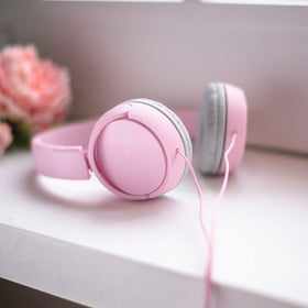 Sony ZX110 pink minimalist style complements everyday outfits.