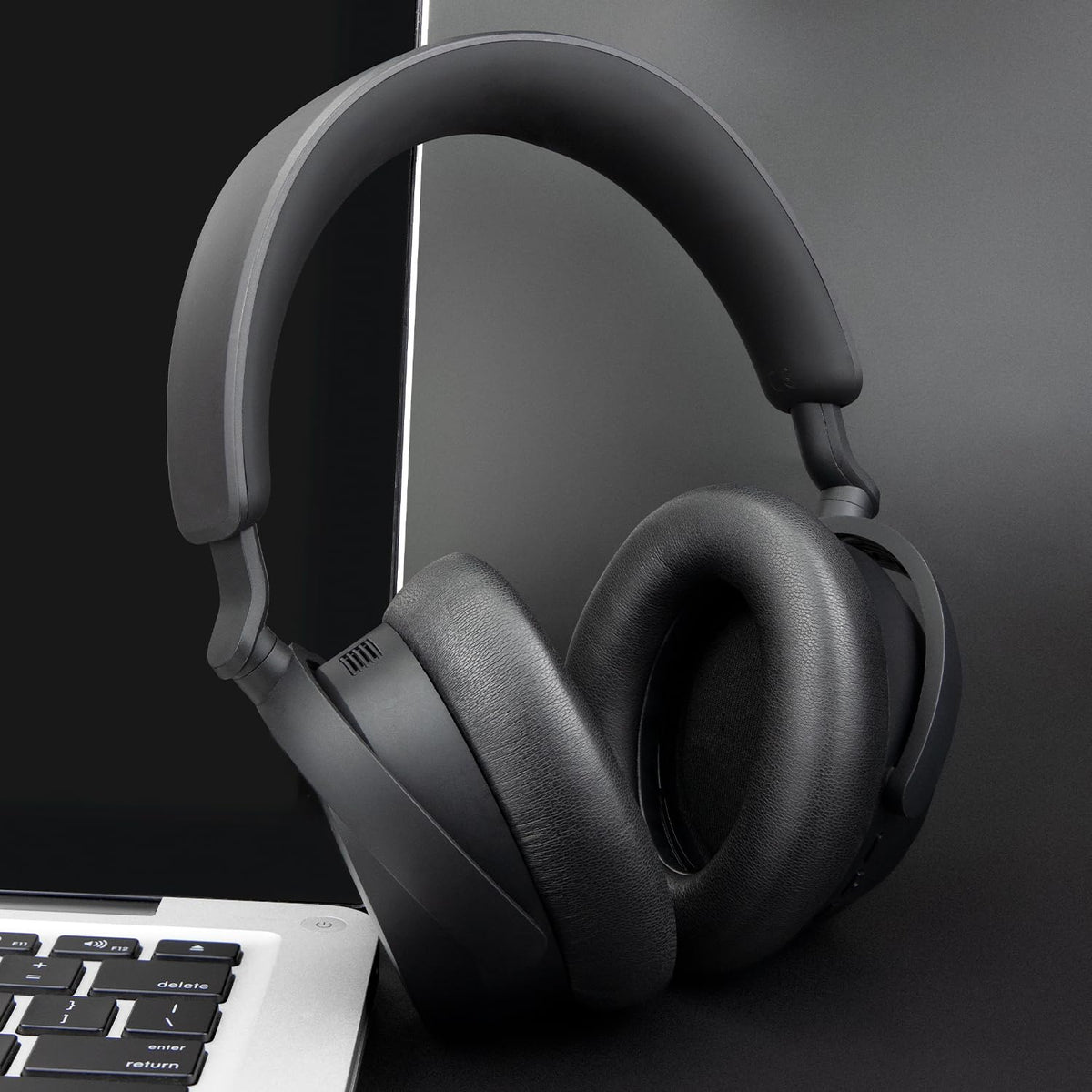 High-density foam delivers a snug seal and improved noise isolation.