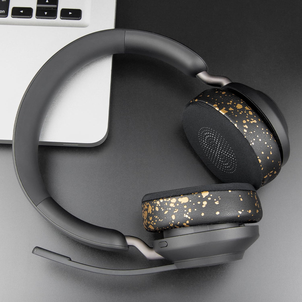 SOULWIT black and gold finish earpads enhance the headset’s look.