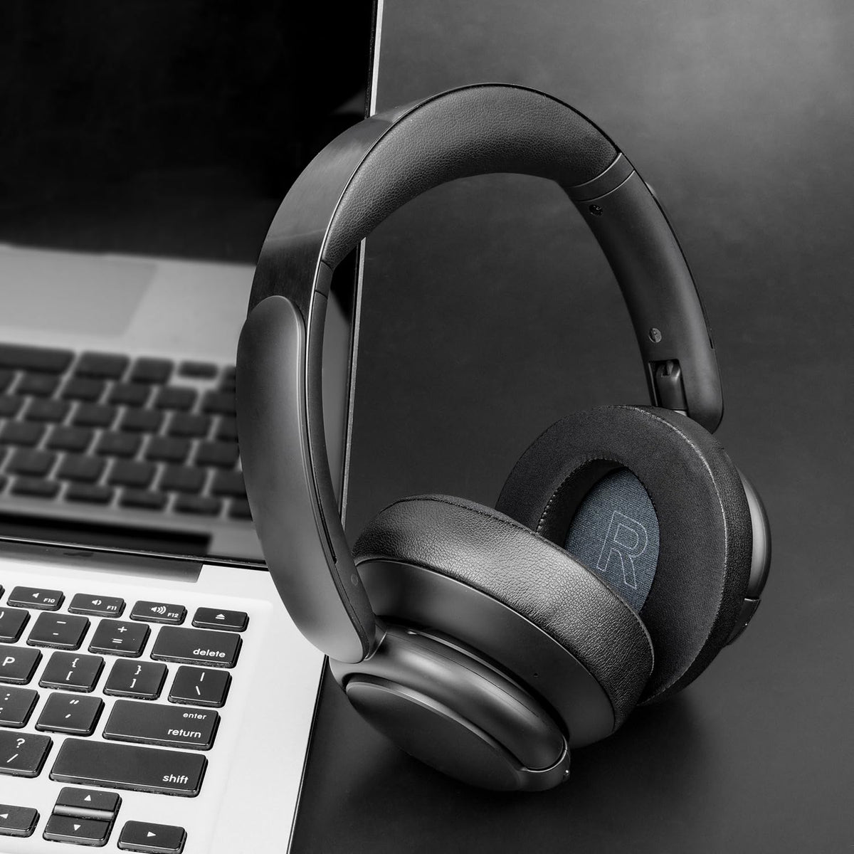 SOULWIT Q35 compatible earpads with rugged seams boost durability during daily use.