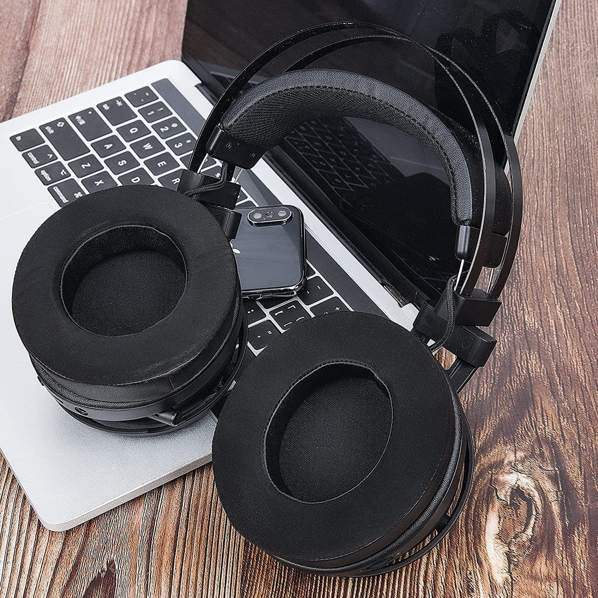 SOULWIT cooling-gel ear pads for Kraken V3 X improve ear comfort and cooling.