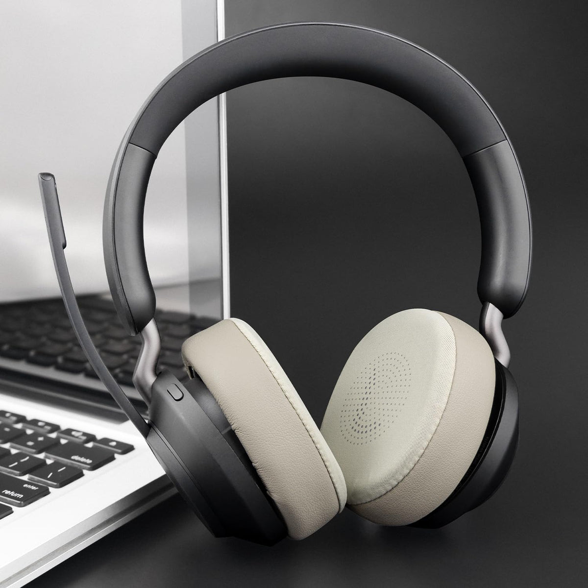 SOULWIT ear pads gel layer close-up, cooling gel under breathable fabric for comfort.