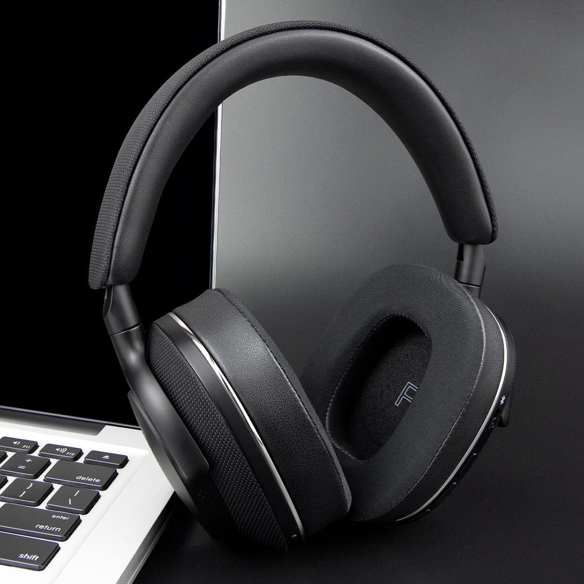 SOULWIT cooling gel technology keeps ears cool during long sessions.