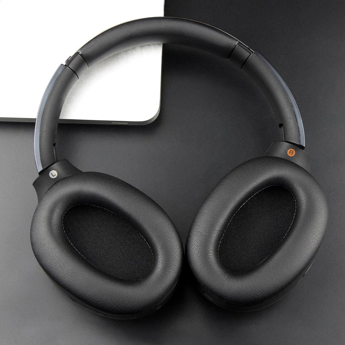 SOULWIT ear-pads foam detail, high-density foam for better isolation