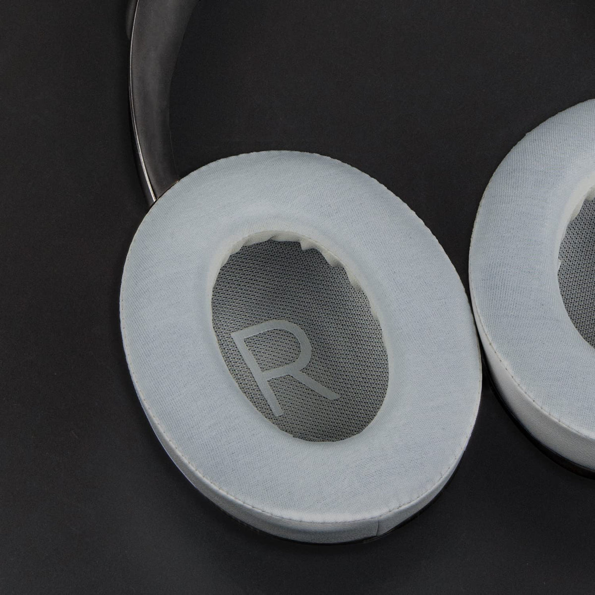 SOULWIT earpad cooling gel layer visible under the top layer to dry sweat