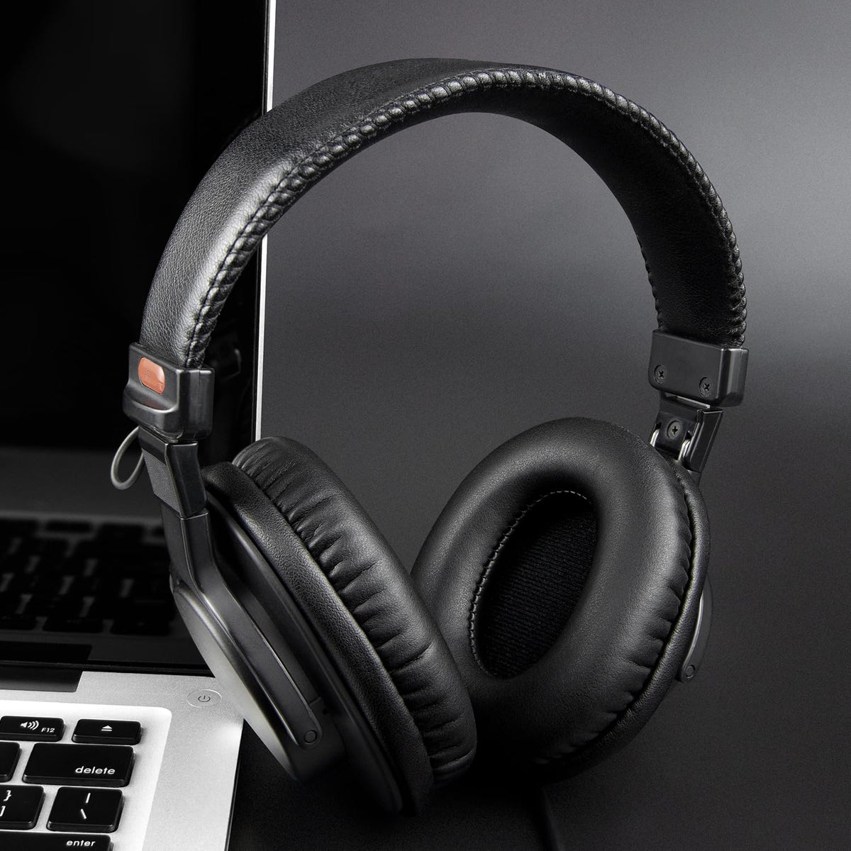 SOULWIT ear pads in a black finish suit Sony MDR series.
