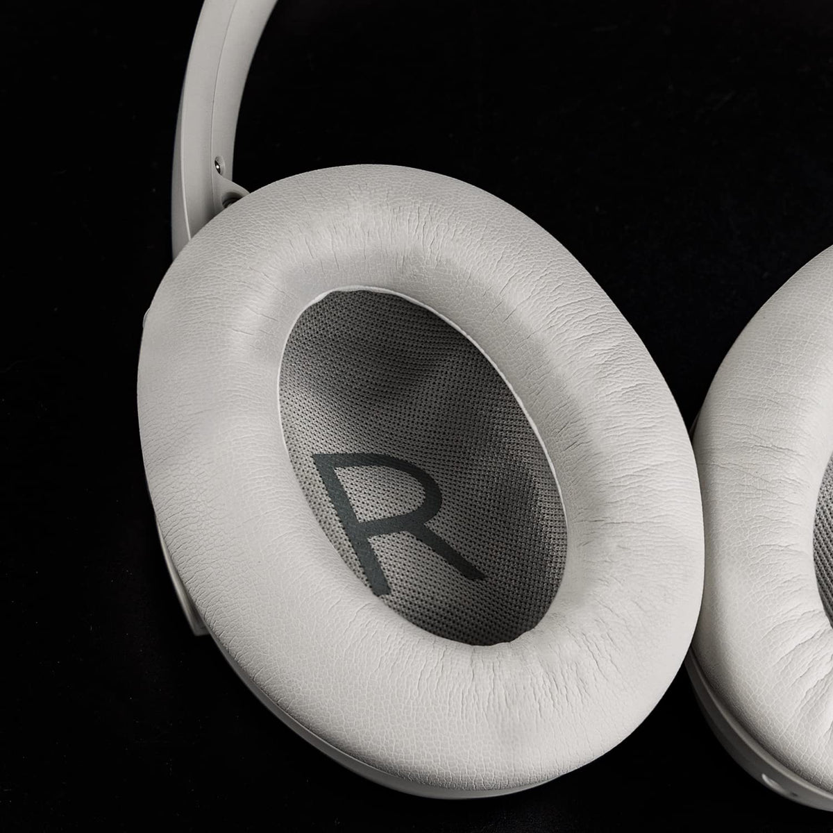 SOULWIT Bose QC45 packaging presents ready-to-use replacement earpads