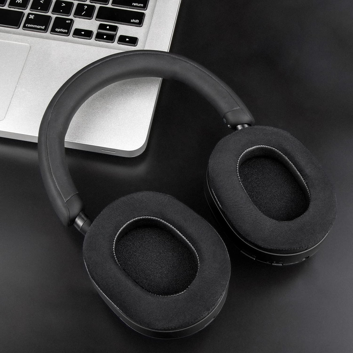 SOULWIT earpads breathable ice-silk fabric keeps ears dry and comfortable.