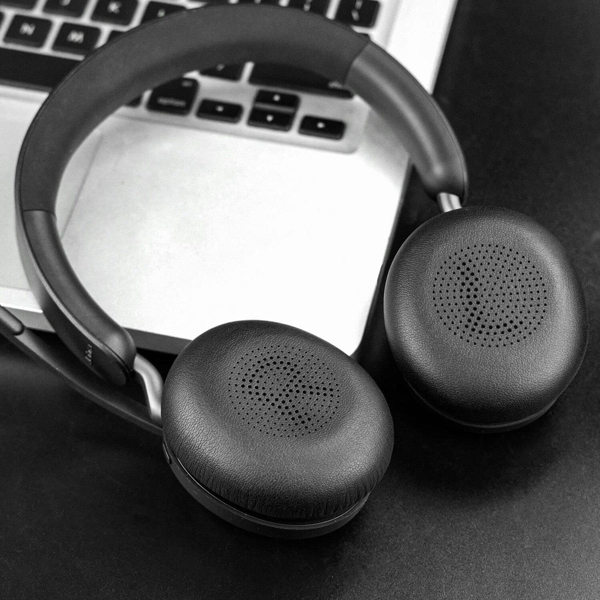 SOULWIT durable design earpads offering long-lasting resilience