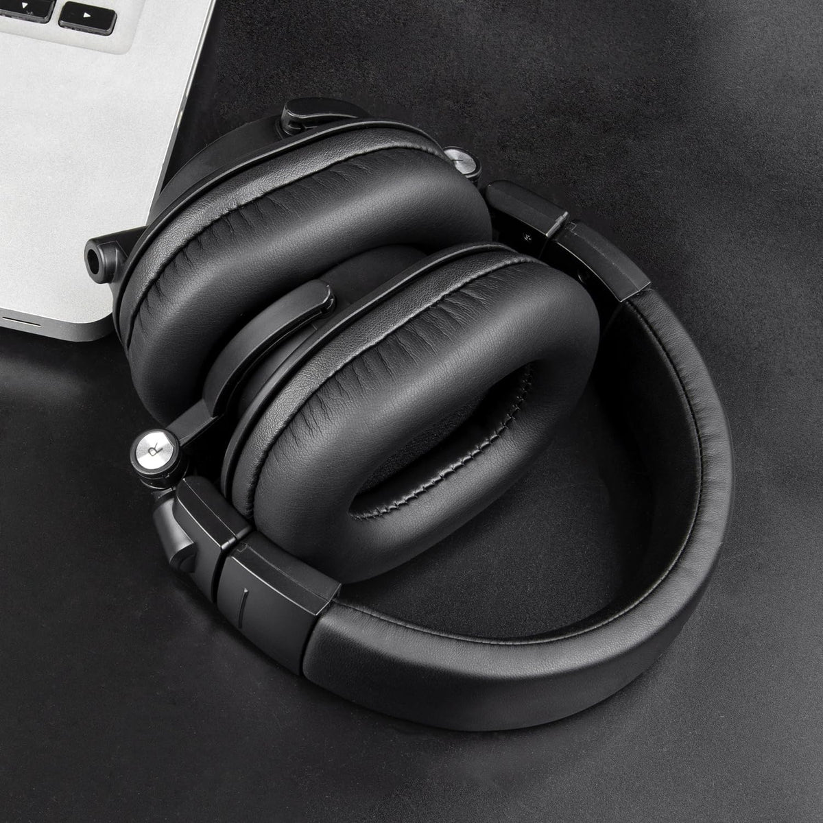 SOULWIT protein leather outer offers premium feel and a refreshed look for your headphones.