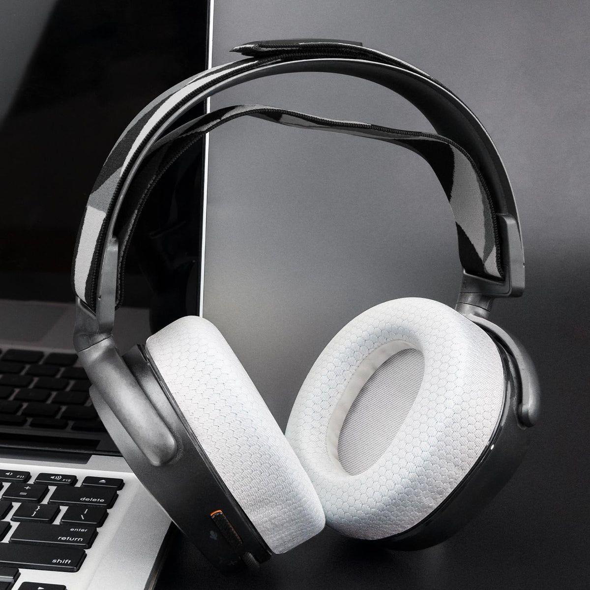 White SOULWIT earpads close-up showing clean look and easy maintenance