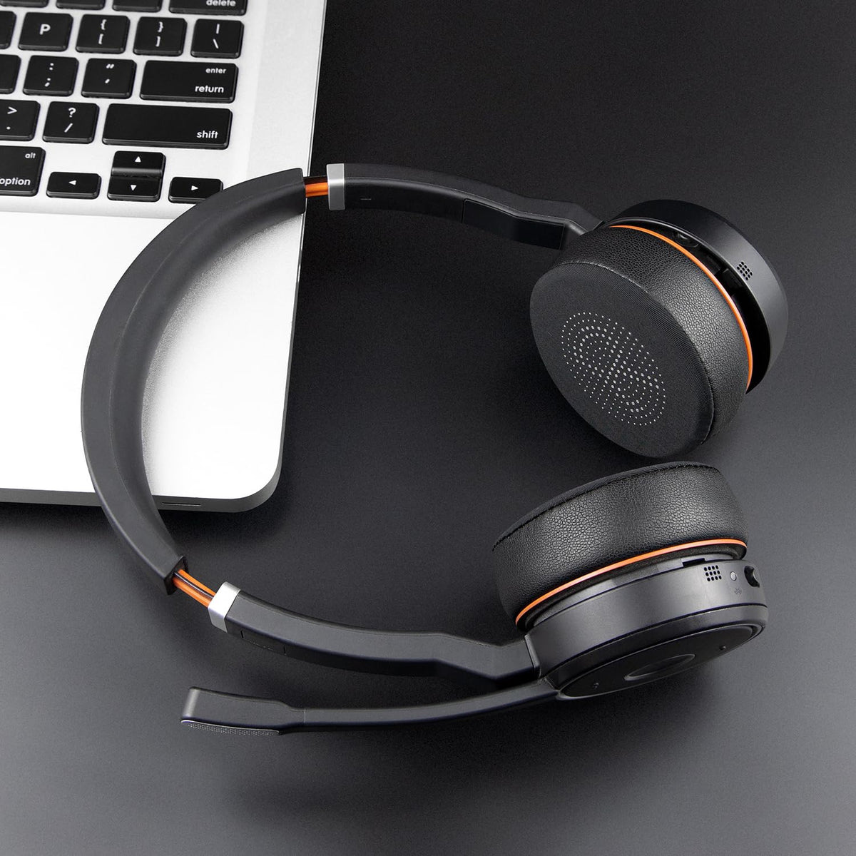 SOULWIT ergonomic design offers comfortable wear throughout busy workdays.