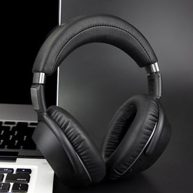 Black replacement headband pad refreshes the headset's look.