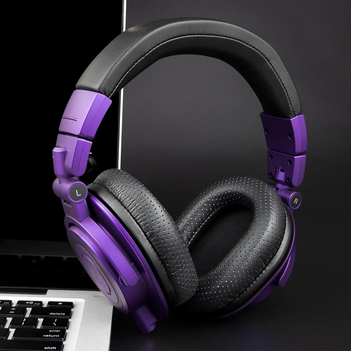 SOULWIT lambskin ear pads for MSR7/SX1, refreshed comfort on monitor headphones.