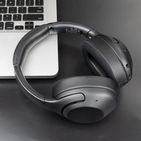 SOULWIT commuter using headphones outdoors, boosts long-wear comfort