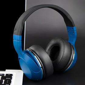 SOULWIT lifestyle image of commuter wearing pads offering noise isolation benefit