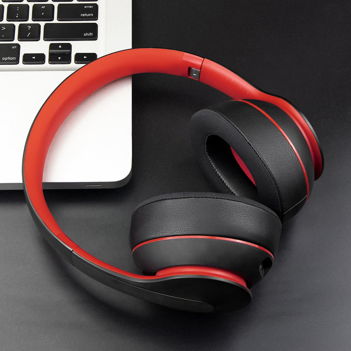 SOULWIT commuter wearing headphones with new earpads for cooler all-day use
