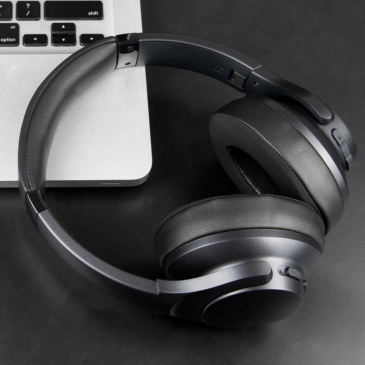 SOULWIT lifestyle commuter wearing headphones showcasing cooler long-wear comfort