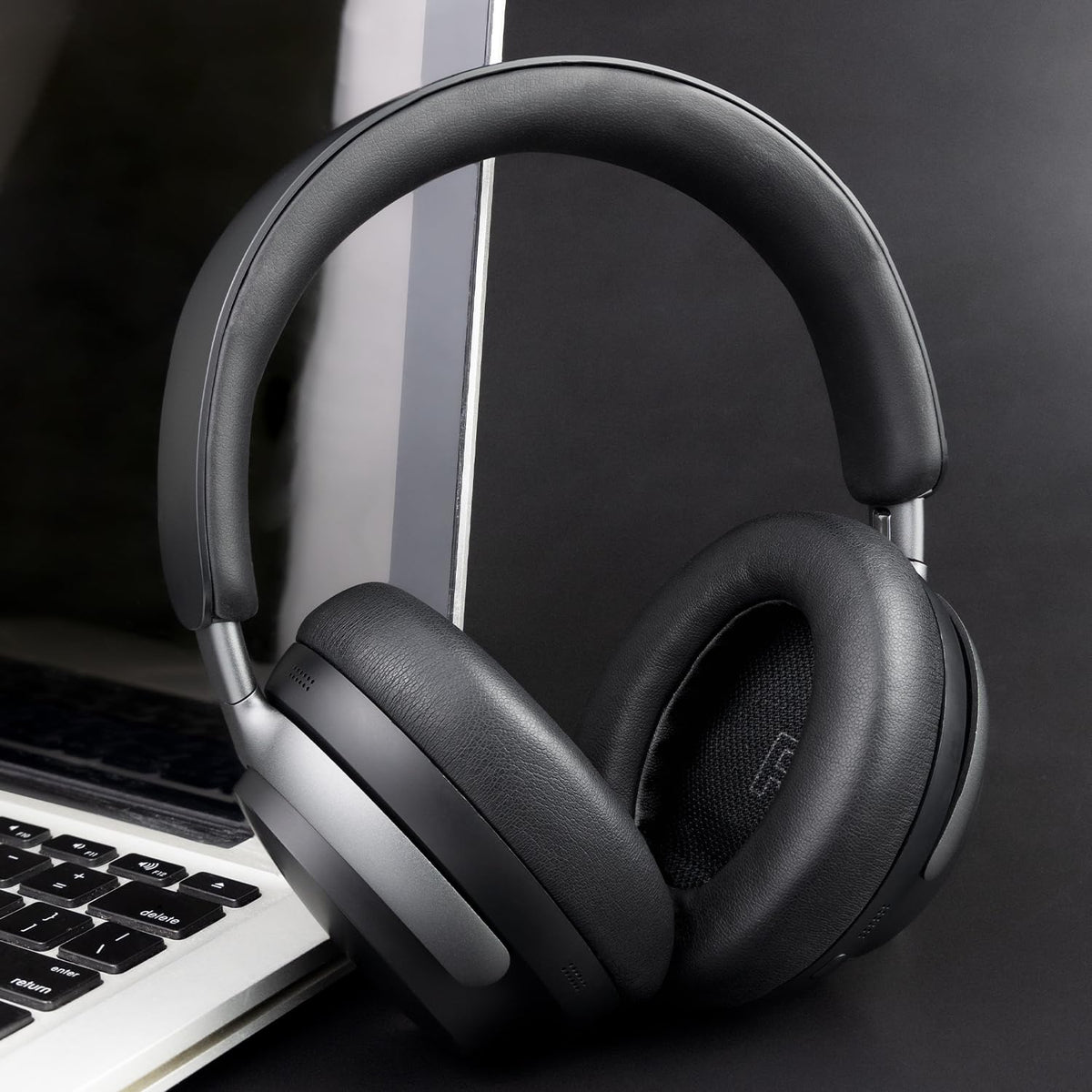 SOULWIT commuter using headphones with new earpads for all-day comfort