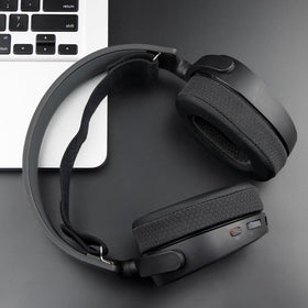 SOULWIT lifestyle image at gaming desk showing long-session comfort advantage