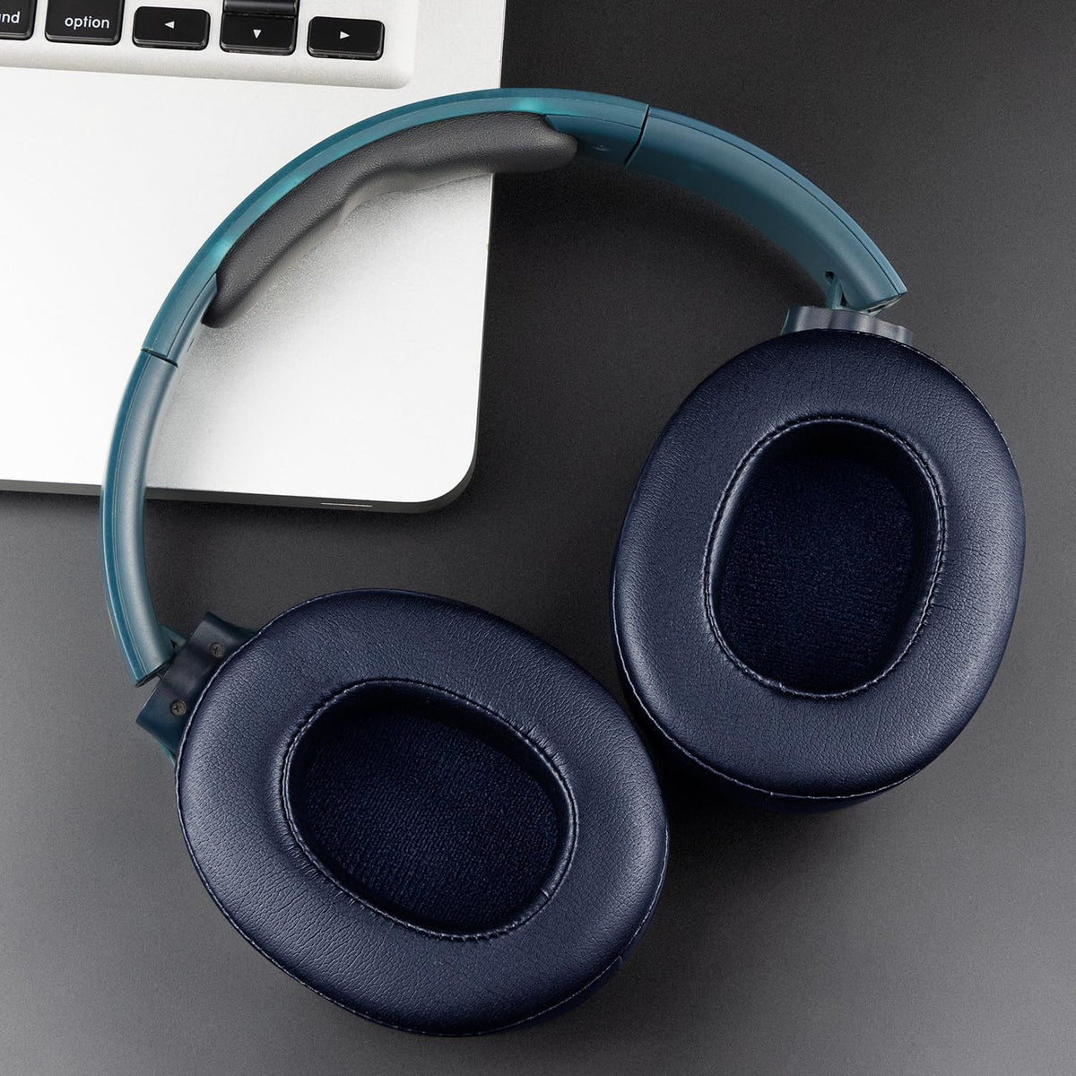 Unopened SOULWIT package includes replacement ear pads and guide
