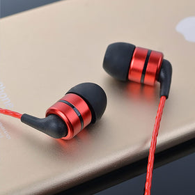 SoundMAGIC twisting-core cable close-up for tangle resistance and durability