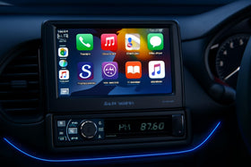 Soundstream VRCA1-78W wireless CarPlay and Android Auto control on the screen.