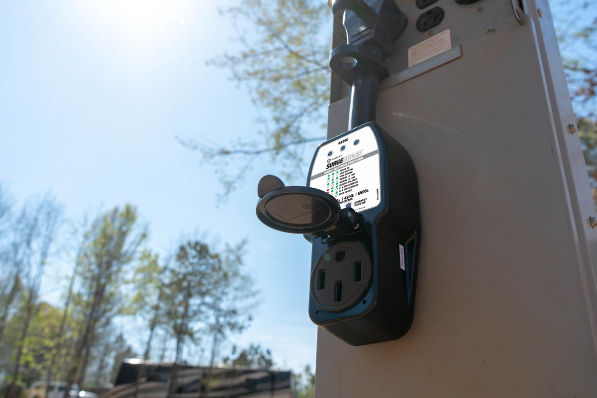 Southwire Surge Guard 44290 anti-theft lock ring on cord adds security.