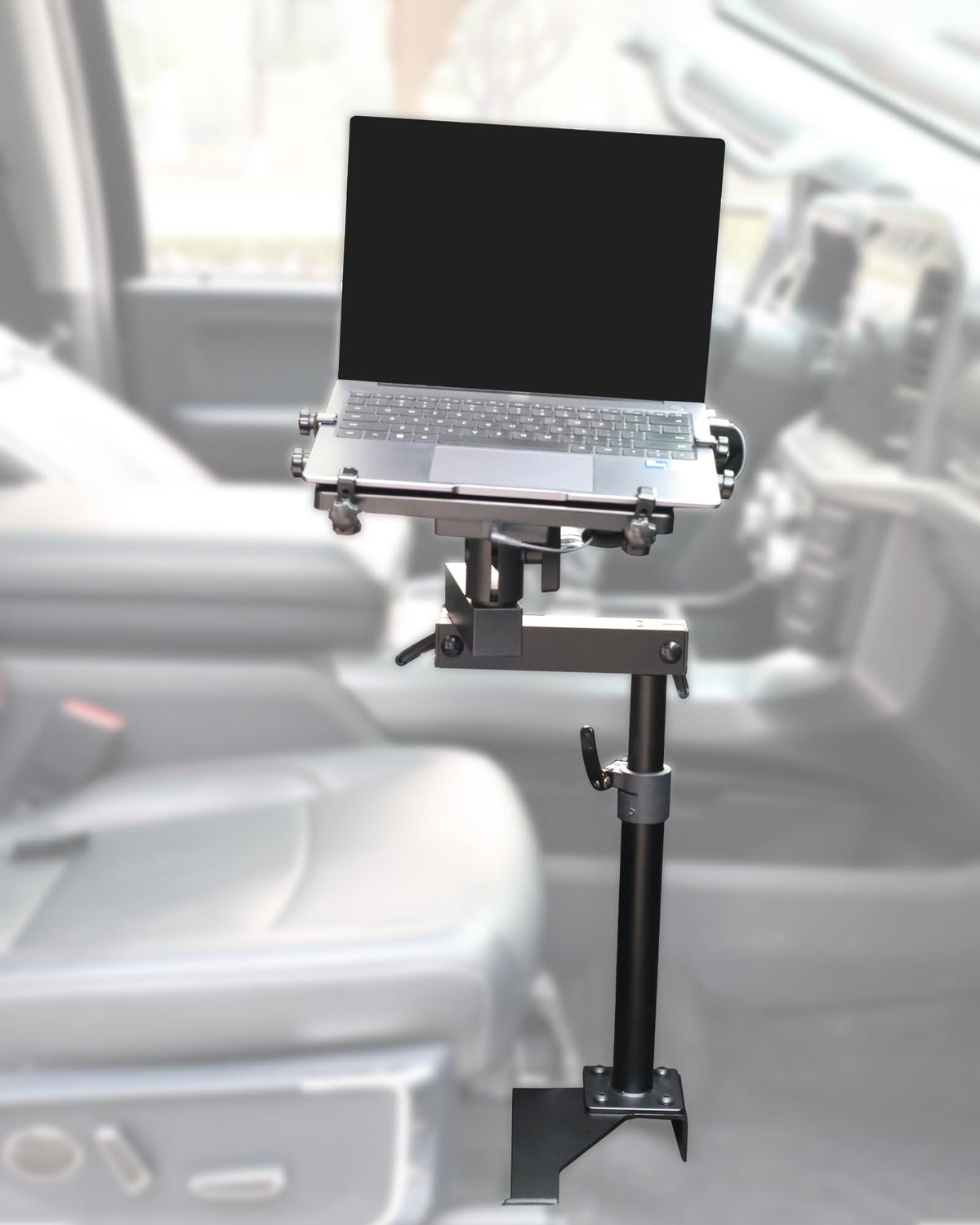 SPIRRELAB telescopic pole quick release creates extra passenger room.