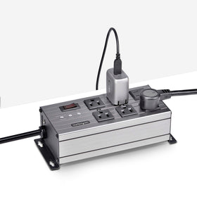 StarTech power strip LEDs indicate Protection Present and Line OK
