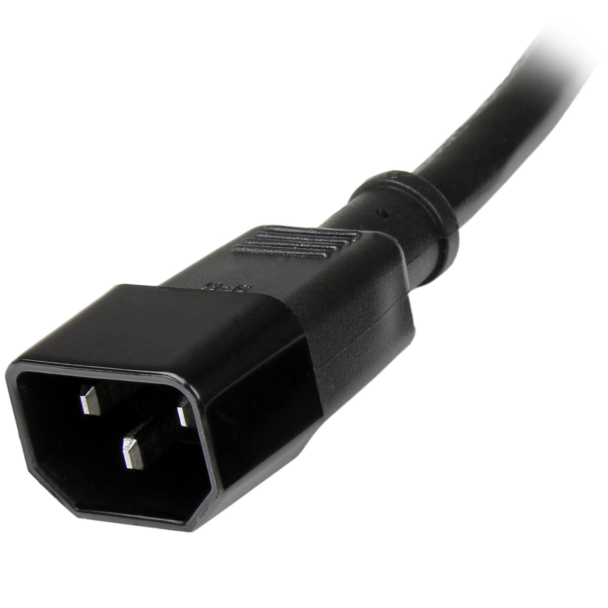 StarTech.com molded strain relief close‑up that prevents connector stress and extends life