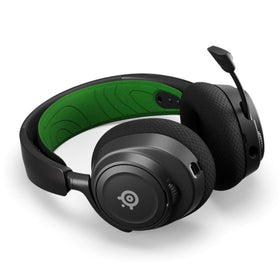 Retractable microphone on SteelSeries Arctis Nova 7X for clear game chat