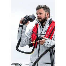 Steiner Navigator 7x30 HD stabilized compass aids navigation