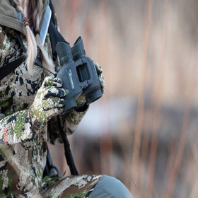 Steiner Predator AF binoculars quick-focus mechanism in action for moving targets