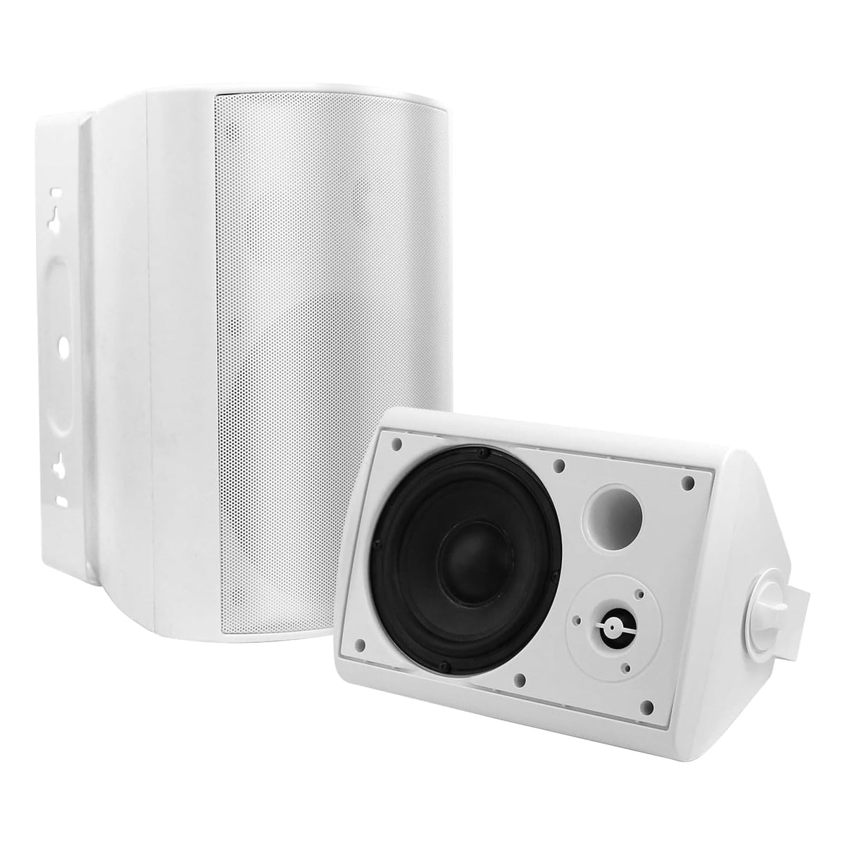 STUDIOFINIX outdoor speaker on wall-mount patio setup delivers clear highs and broad coverage.