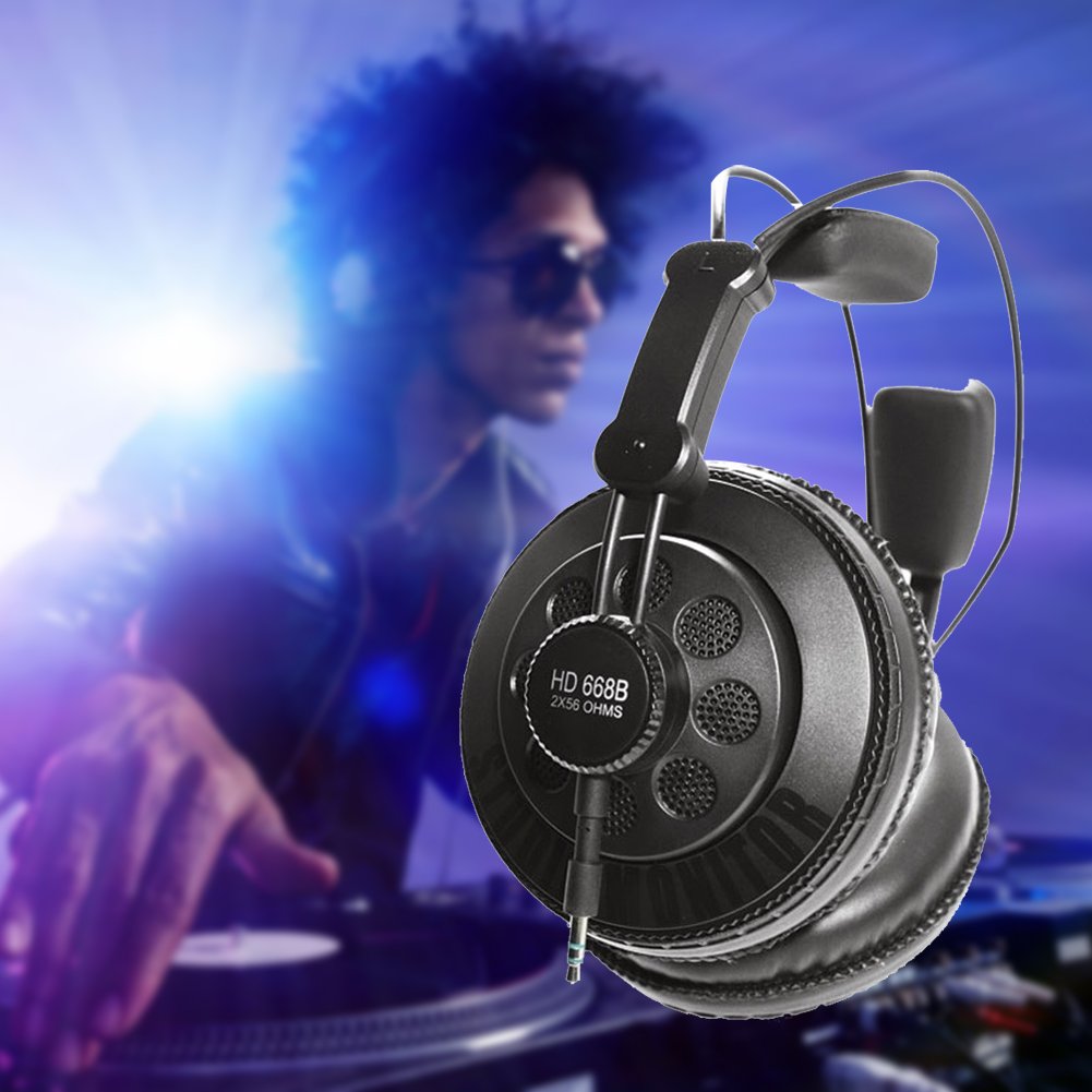 Superlux HD668B earcup padding and finish for comfortable long sessions