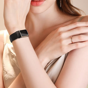 Surundo versatile band suitable for sport and business wear.