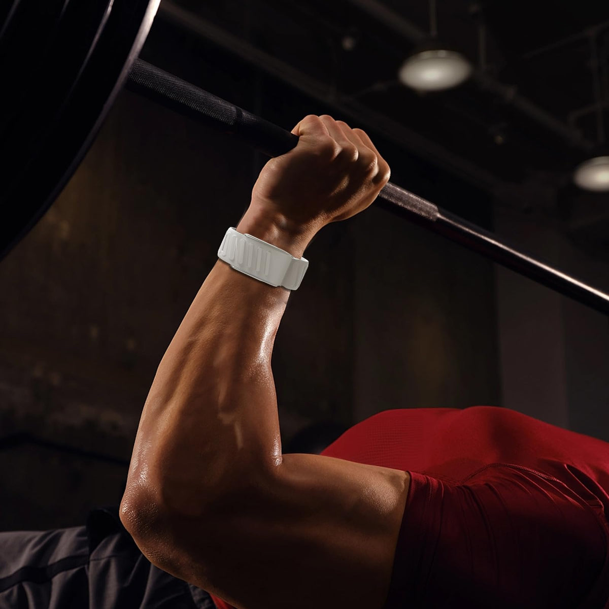 surundo band with water splash illustrating waterproof quick-dry advantage