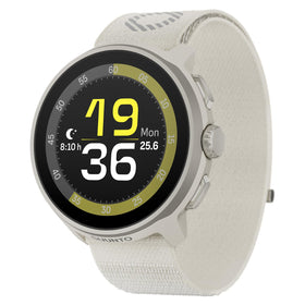 SUUNTO Run AMOLED display for quick metric checks during workouts