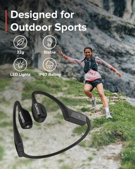 SUUNTO Wing splashing water to show waterproof build for all-weather use